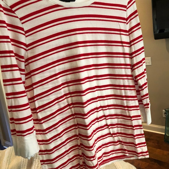 Red and white 3/4 sleeve top - Picture 1 of 4